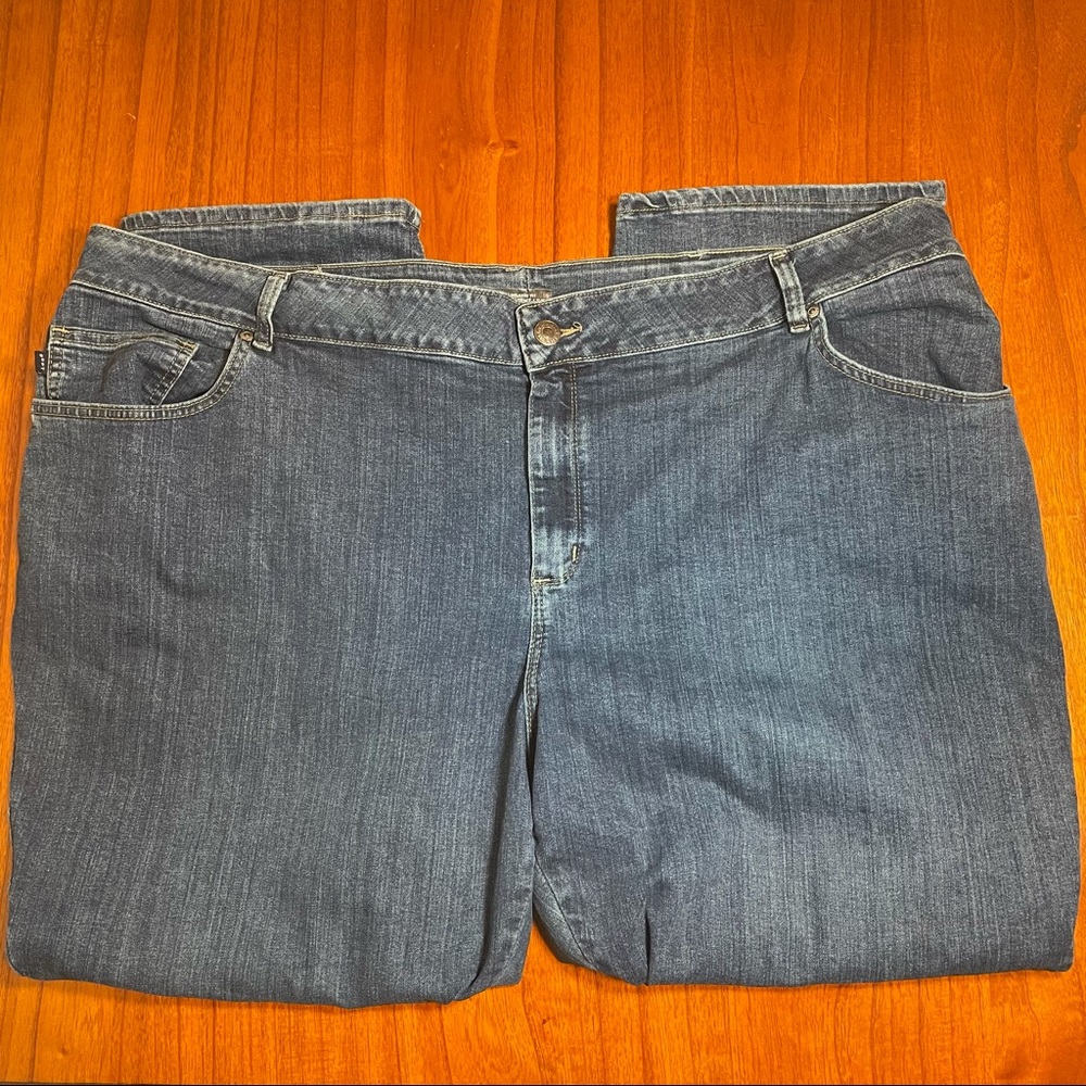 Lee relaxed fit mid rise straight leg jeans